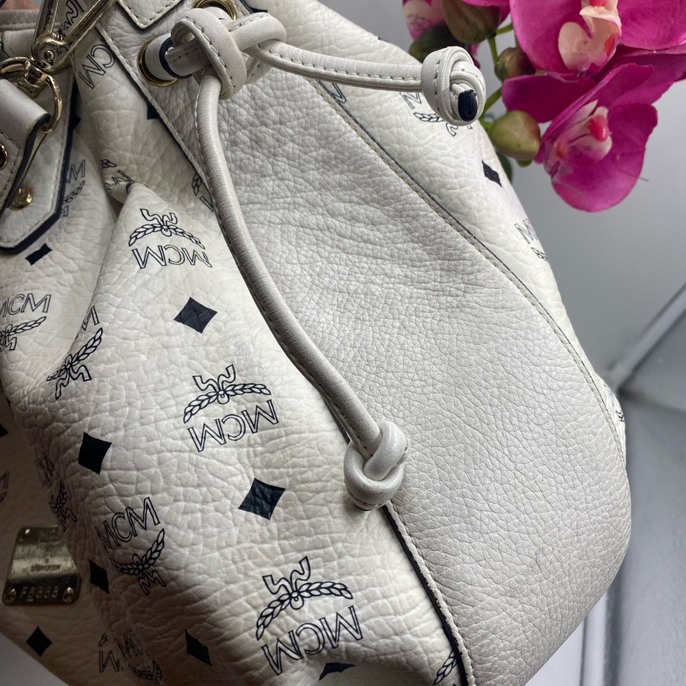 Auth MCM Visetos White Drawstring Bucket Two way bag. - Picture 5 of 16